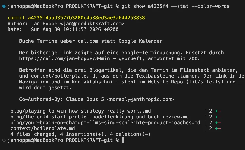 Terminal mit dem Commit „Buche Termine ueber cal.com statt Google Kalender“: Die Nachricht nennt den geprüften neuen Link, die betroffenen Dateien und den Rest im Website-Repo, darunter drei Blogartikel und context/boilerplate.md mit je einer geänderten Zeile